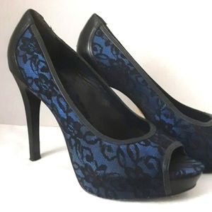 POUR LA VICTORE ... leather & lace heels